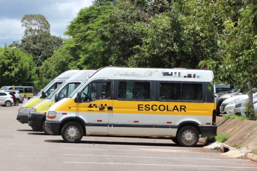 Motoristas de vans escolares têm novas regras para atuar no DF
