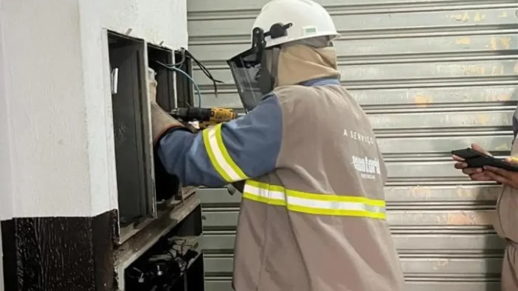 Dono de restaurante é preso por furto de energia em Goiânia
