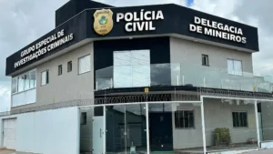 Mulher é presa em flagrante por desacato a delegado em Mineiros