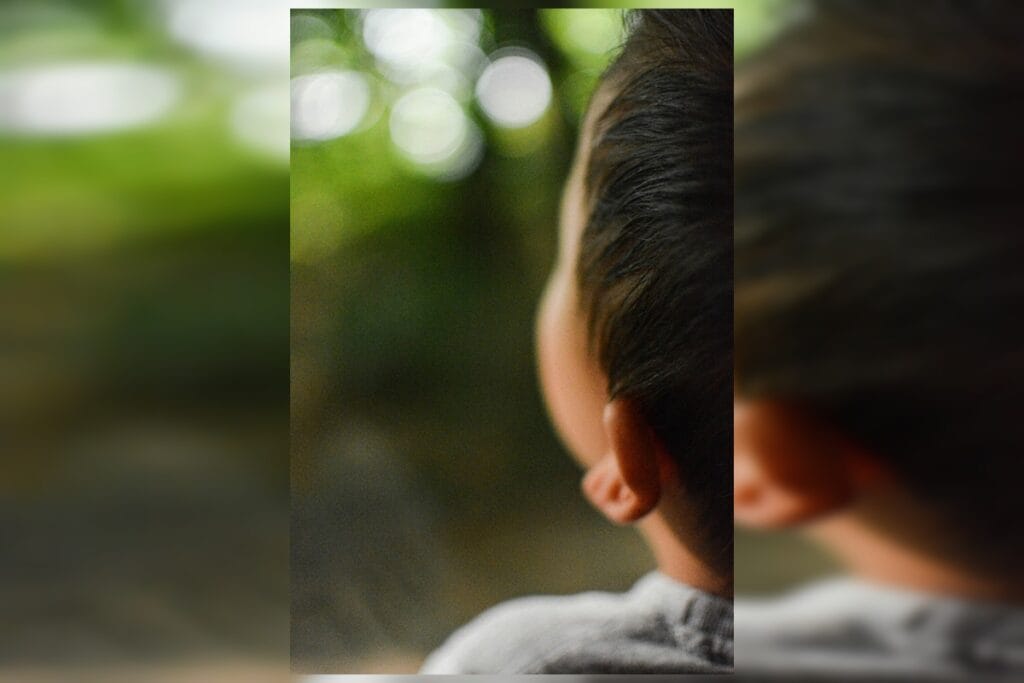 Criança de 3 anos é esfaqueada no ombro durante briga dos pais