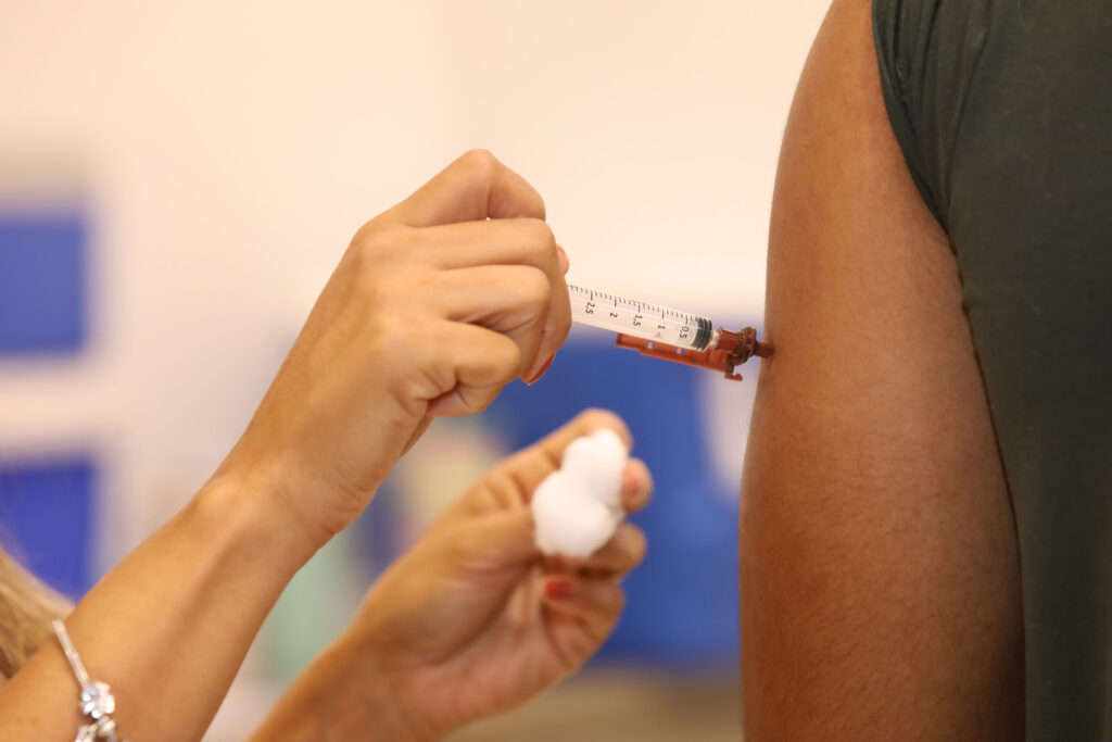 SES-DF amplia vacinação contra a gripe para toda a população