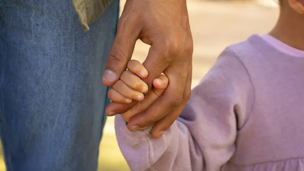 Juiz concede guarda unilateral de 3 filhos a pai em Goiânia e manda mãe pagar pensão