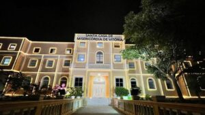 Idosa xinga enfermeira em atendimento e é presa por injúria racial no ES