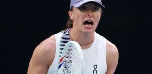 Iga começa mal, mas arranca e despacha qualifier no Australian Open