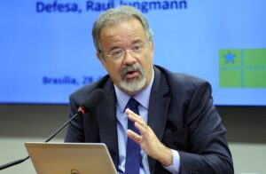 Audiência pública das comissões de Relações Exteriores e de Defesa Nacional (CREDN), de Integração Nacional, Desenvolvimento Regional e da Amazônia (CINDRA), de Seguridade Social e Família (CSSF), de Segurança Pública e Combate ao Crime Organizado (CSPCCO), e de Trabalho, de Administração e Serviço Público (CTASP) para apresentação das prioridades e diretrizes da política de defesa nacional. Ministro da Defesa, Raul Jungmann