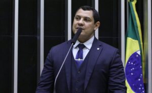 Comissão aprova triplicação de penas para crimes com armas roubadas de seguranças