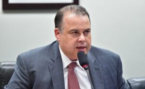 Deputado Julio Cesar Ribeiro (Republicanos-DF) fala em comissão da Câmara dos Deputados