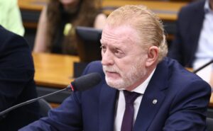 Deputado Vermelho (PP-PR) fala em comissão na Câmara dos Deputados