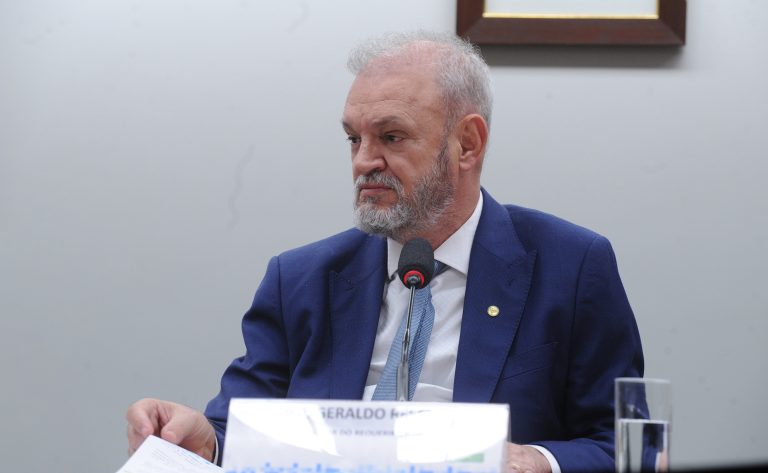 Câmara aprova Farmácia Popular Digital com entrega em casa para idosos