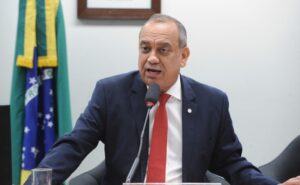 Deputado Max Lemos (PDT-RJ) fala em comissão da Câmara dos Deputados