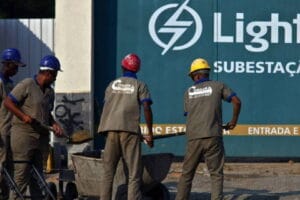 Moradores e comerciantes de Copacabana e Leme enfrentam três dias sem energia no Rio