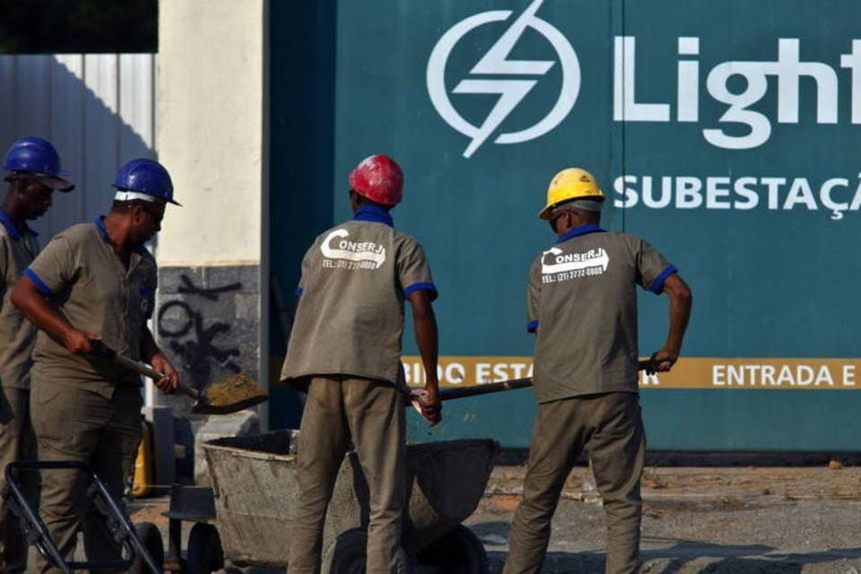 Moradores e comerciantes de Copacabana e Leme enfrentam três dias sem energia no Rio