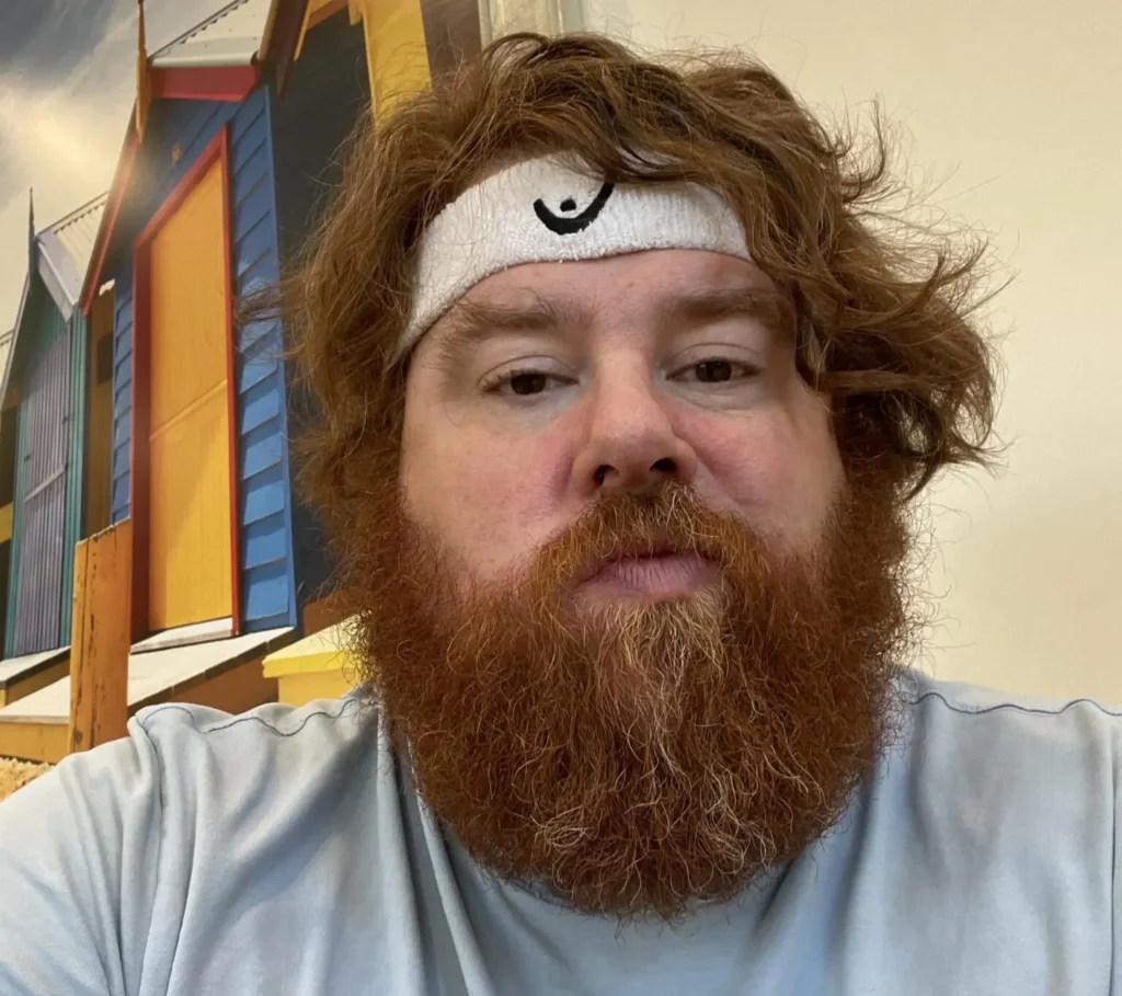 Homem se tranca em quarto por um ano para ficar mais saudável