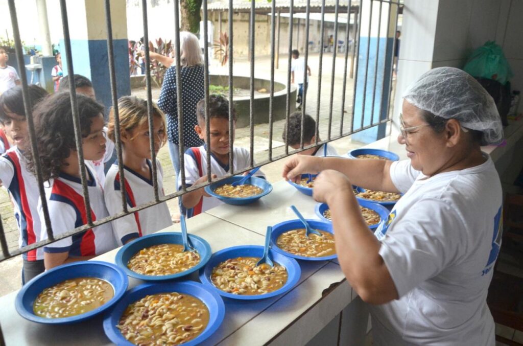 Comissão aprova lei para merenda escolar em calamidades públicas