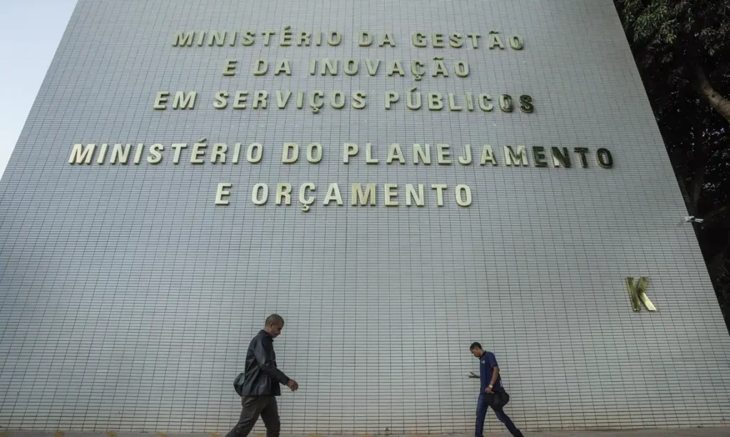 Proposta inclui avaliação da população sobre serviços públicos em lei da administração pública