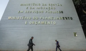 Proposta inclui avaliação da população sobre serviços públicos em lei da administração pública