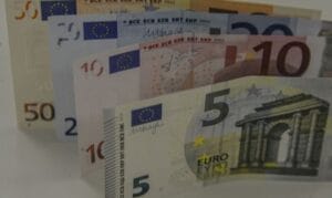 Em crise política e sob ataque russo de fake news, Bulgária adota o euro