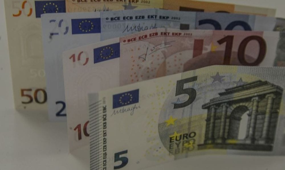 Em crise política e sob ataque russo de fake news, Bulgária adota o euro