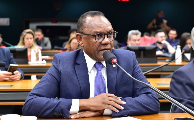 Câmara aprova projeto contra fraudes em compras online