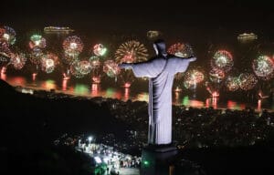 Comlurb recolhe 1,2 toneladas de lixo das praias do Rio no réveillon