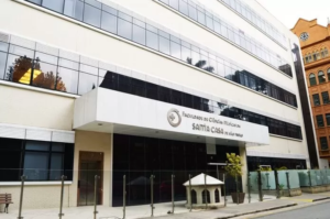 Santa Casa votará aumento de vagas para medicina sob protestos de estudantes