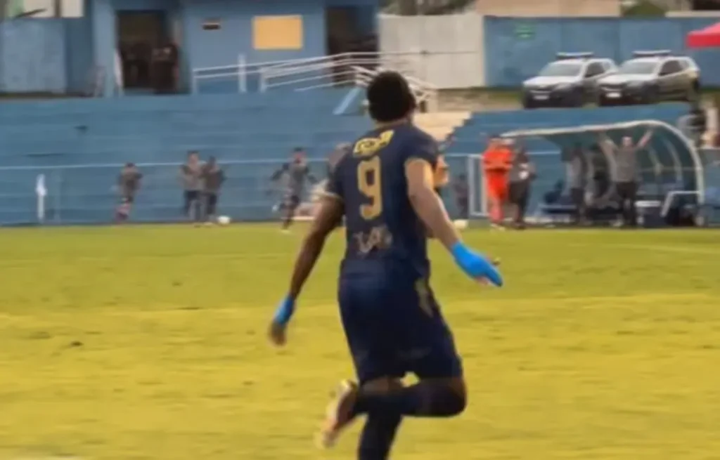 Aparecidense goleia Goiatuba e vence a primeira no Goianão