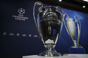 Imagem colorida da taça da Champions League - Metrópoles