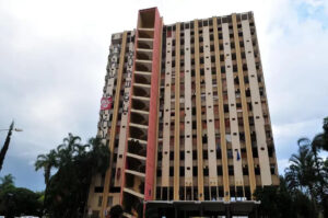 Com 165 kg de explosivos, Torre Palace vai ao chão neste domingo