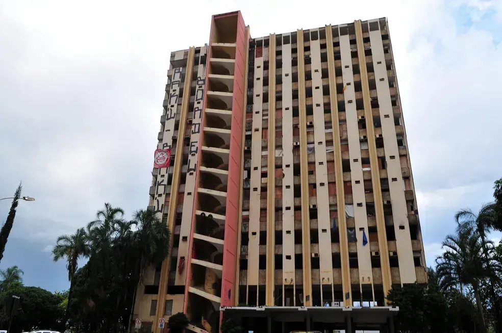 Com 165 kg de explosivos, Torre Palace vai ao chão neste domingo