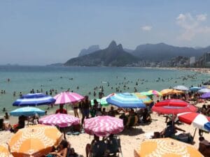 Rio impõe novas regras de segurança no Arpoador durante o verão
