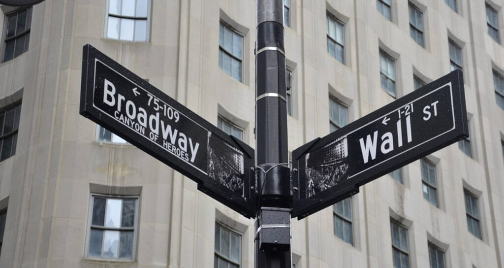 Wall Street fecha em alta em meio a temores sobre o Fed