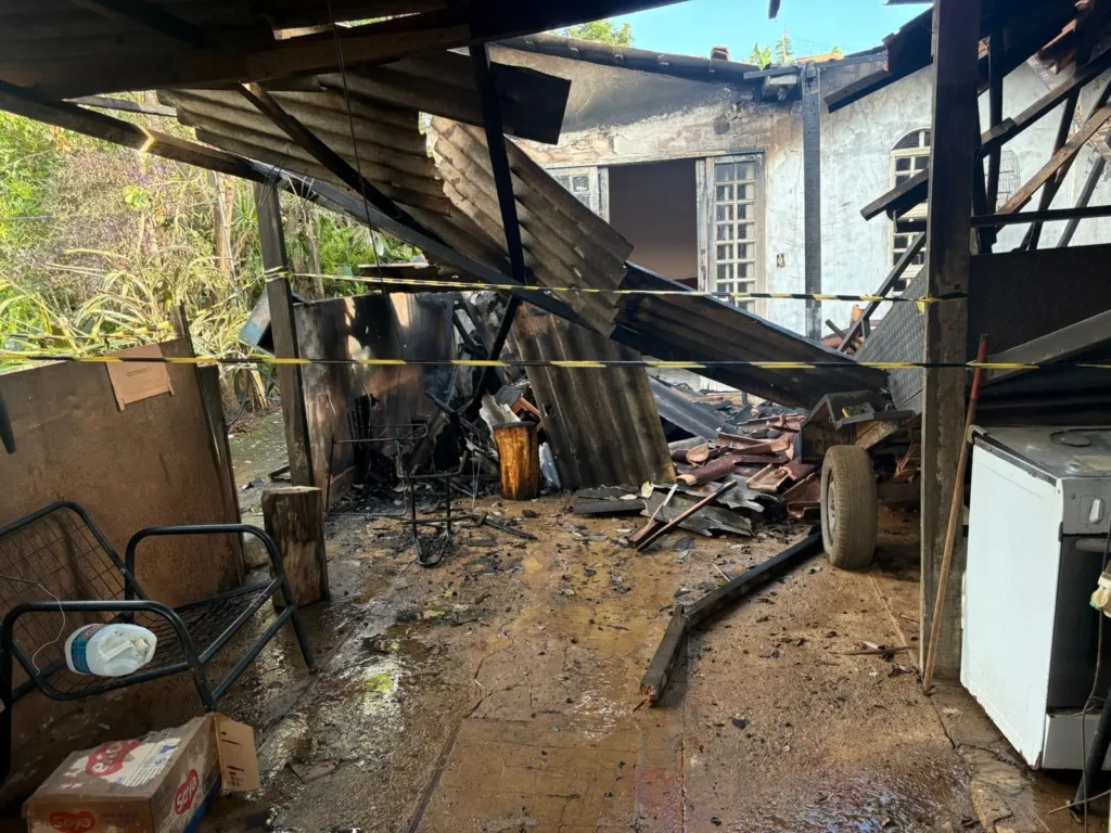 Homem é preso após incendiar casa dos próprios pais em Luziânia