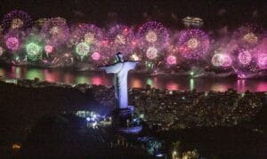 Virada do ano no Rio leva 2,6 milhões de pessoas a Copacabana