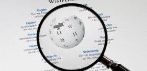 Wikipedia faz 25 anos entre sucesso colaborativo e ameaças da IA