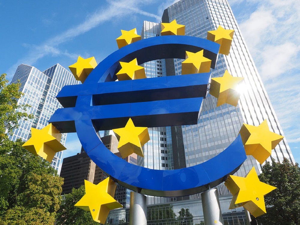 PIB da zona do euro cresce 0,3% no 4º tri de 2025 ante 3º tri, aponta preliminar