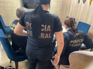 Operação policial ‘Cliente Fantasma’ mira empresa suspeita de lavar dinheiro com falsos usuários