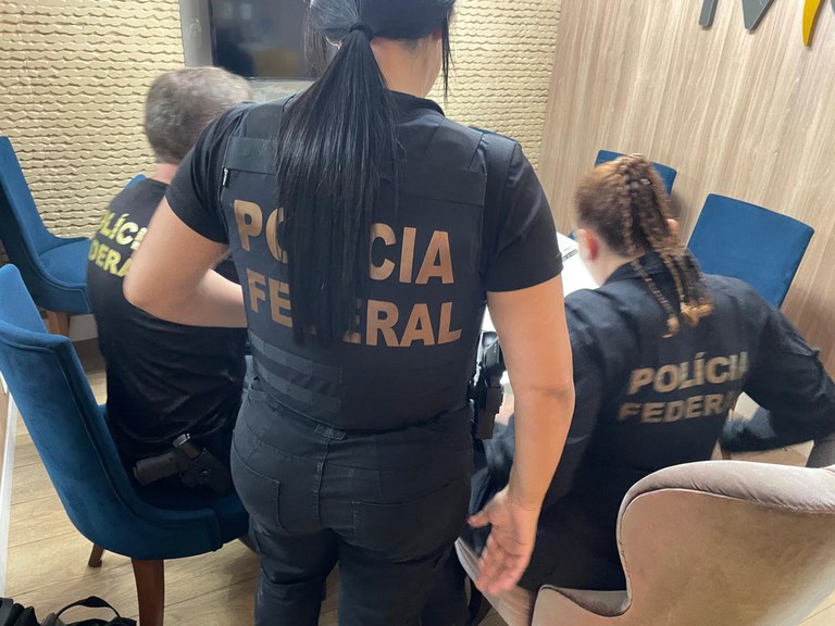 Operação policial ‘Cliente Fantasma’ mira empresa suspeita de lavar dinheiro com falsos usuários