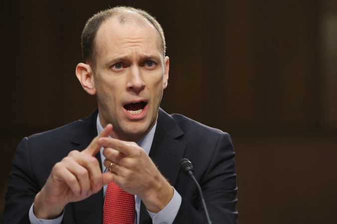 Inflação nos EUA precisa voltar à meta antes de novos cortes nos juros, diz dirigente do Fed