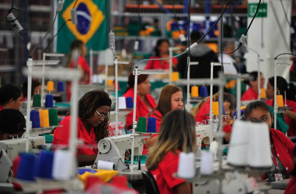 Empresários vão ao Congresso contra votação da PEC que reduz a jornada 6x1 antes das eleições