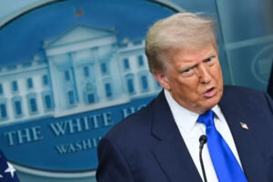 Trump diz que líder supremo do Irã ‘deveria estar muito preocupado’