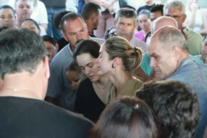 Fotos do enterro da criança morta pelo pai em Itumbiara