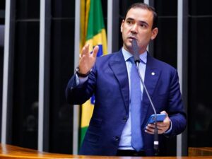 Projeto cria Cadastro Nacional de Líderes Comunitários com benefícios