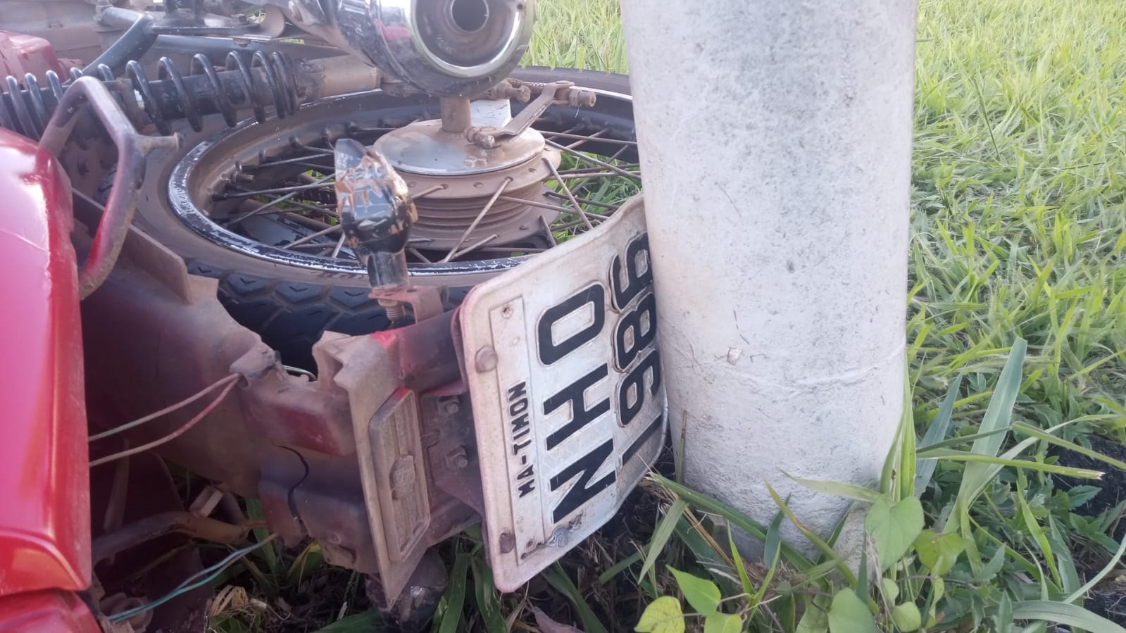 Moto com quase R$ 300 mil em débitos e 819 infrações é retirada de circulação