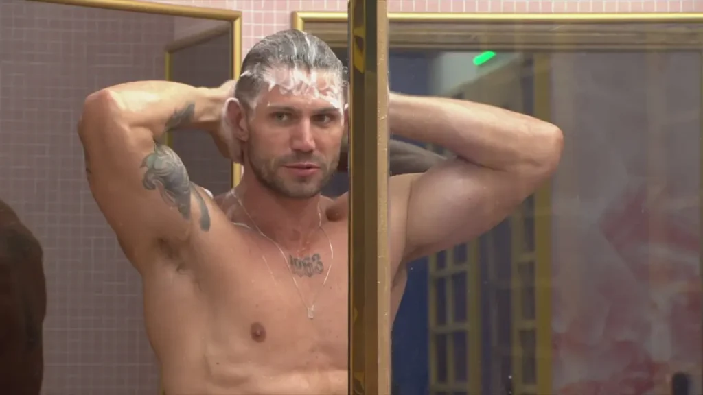 Jonas toma banho pelado no BBB 26; assista ao vídeo