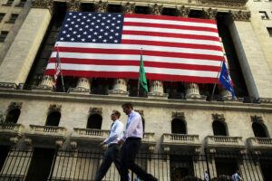 EUA criam 130 mil empregos em janeiro, mostra payroll; taxa de desemprego cai a 4,3%