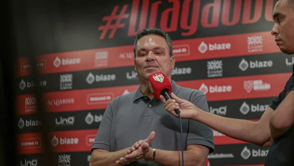 Adson Batista critica atuação do Atlético, mas acredita que a equipe chega forte para a semifinal