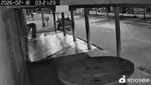 Suspeito ateando fogo no açougue a mando de fazendeiro - (Foto: reprodução.PC)