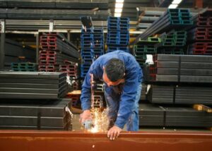 Empresários de 21 setores da indústria estão sem confiança, diz CNI