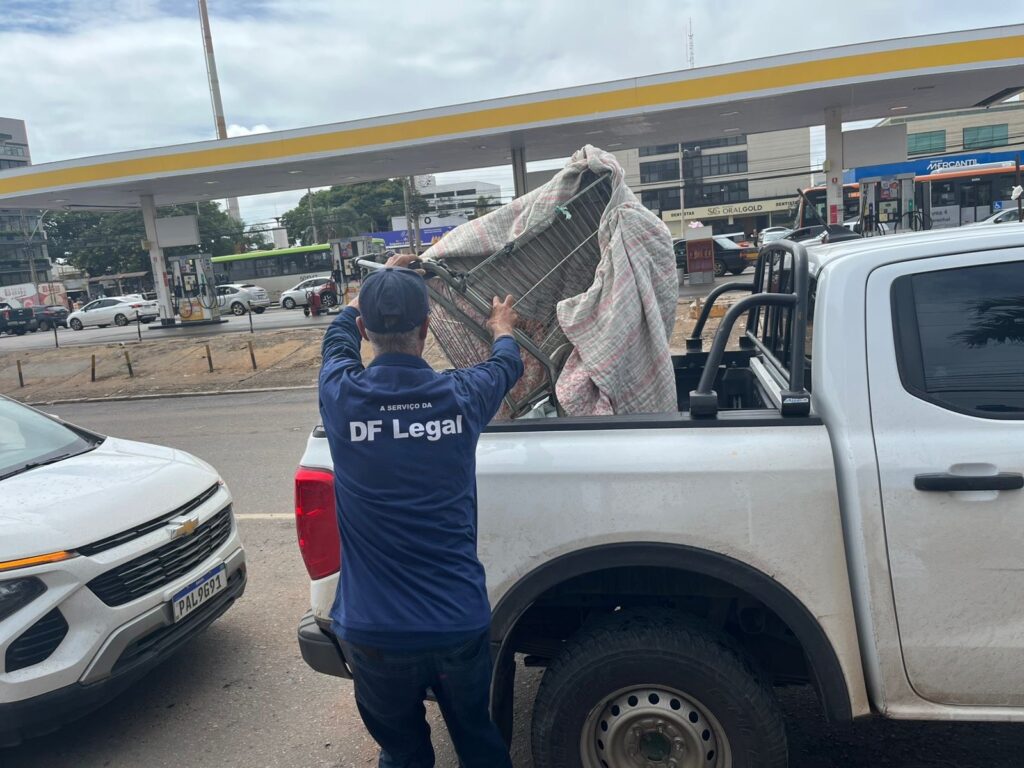 DF Legal apreende mercadorias em operação contra comércio ilegal em Ceilândia