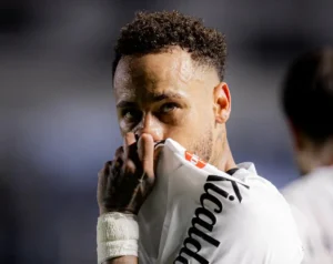 Neymar explica homenagem a Vini Jr. em comemoração: 'Se eu fizer um gol, vou fazer igual'